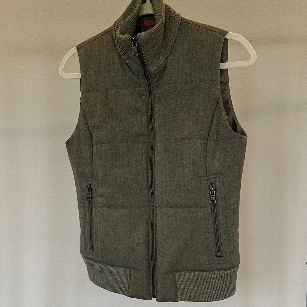 Banana Republic Women’s Quilted Vest in Charcoal Gray
